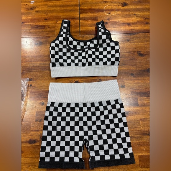 NWOT Checkmate Checkered Crop Two Piece Set black and white size S/M - Picture 5 of 7